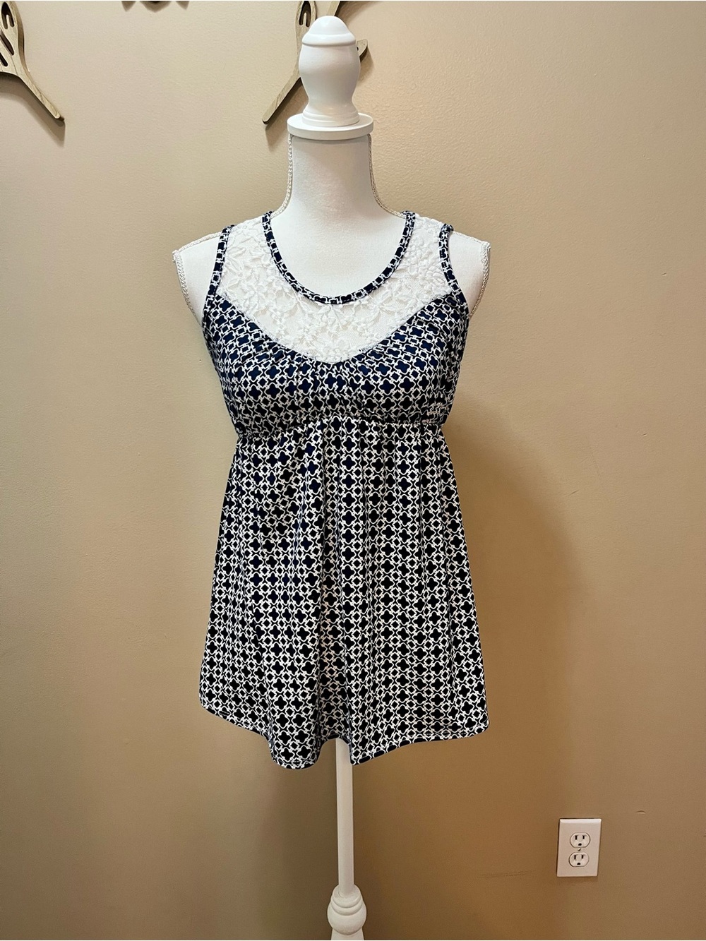 Pinc Maternity Navy & White Lace Yoke Sleeveless Tank Top Size Small